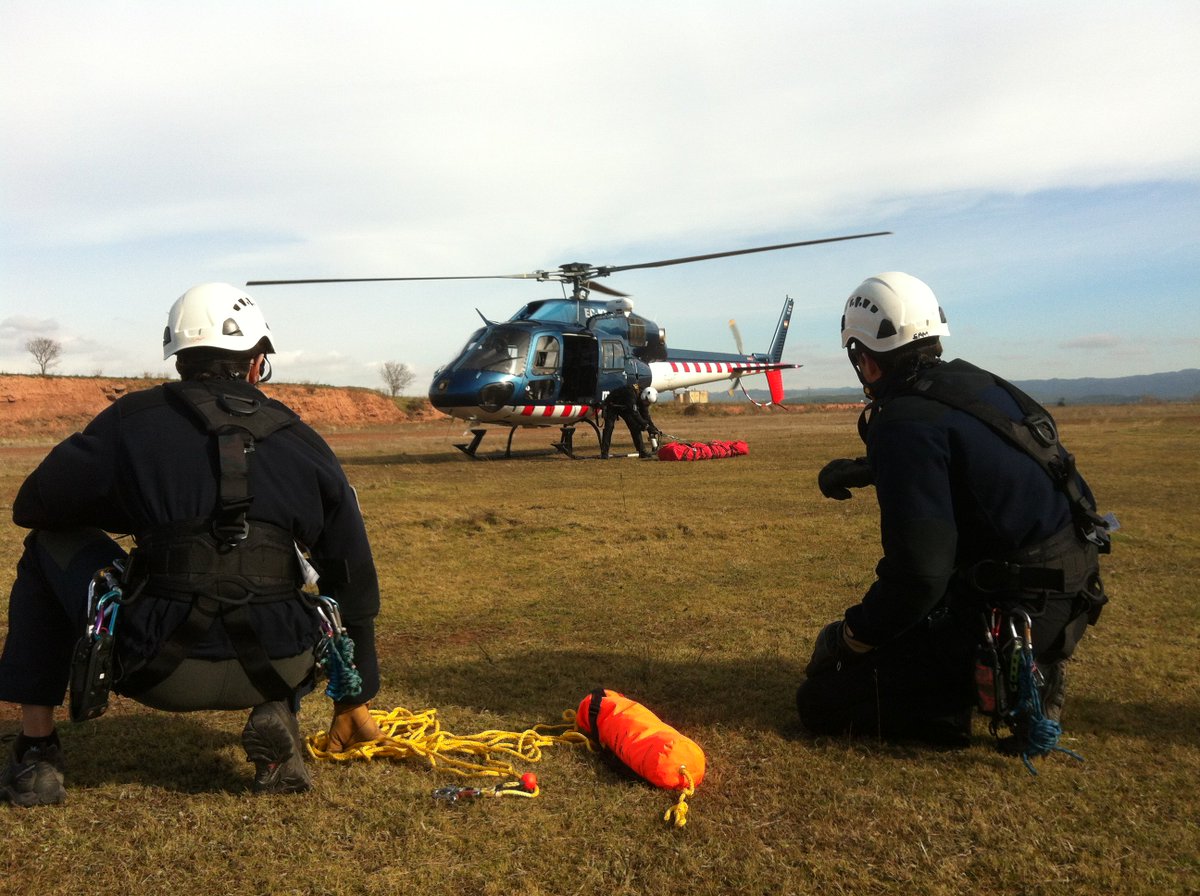 mossos's tweet photo. Ja som membres de la Comissió Internacional de Socors Alpins! Aportarem expertesa en allaus, accidents o rescats https://t.co/60X8i97FHY https://t.co/nIGZ5FUYen