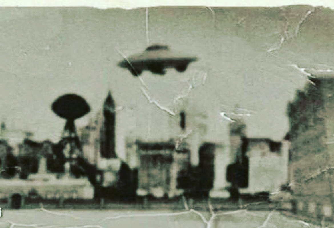 ForOrgone's tweet photo. Secret technology or aliens? #UFO #flyingsaucer #coexist #trust #peace #calm #hope #destiny #wisdom #compassion #knowledge #meditation #life https://t.co/oHilOovjEZ