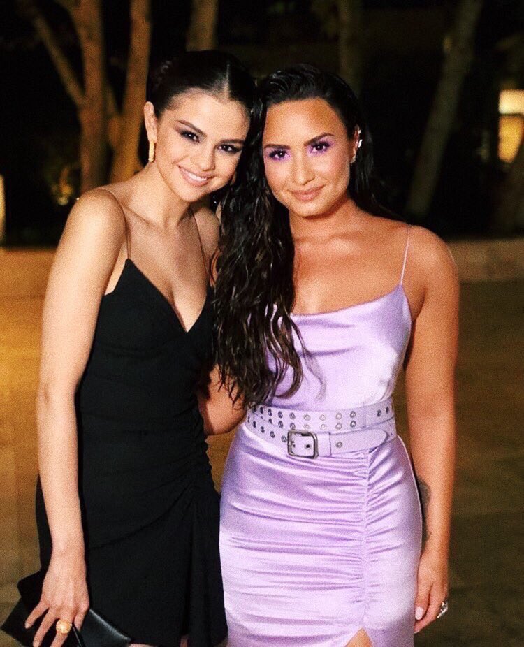 Devonnefox95's tweet photo. Two Queens together😍🔥@ddlovato @selenagomez #Delenaisback https://t.co/8slu7m71et