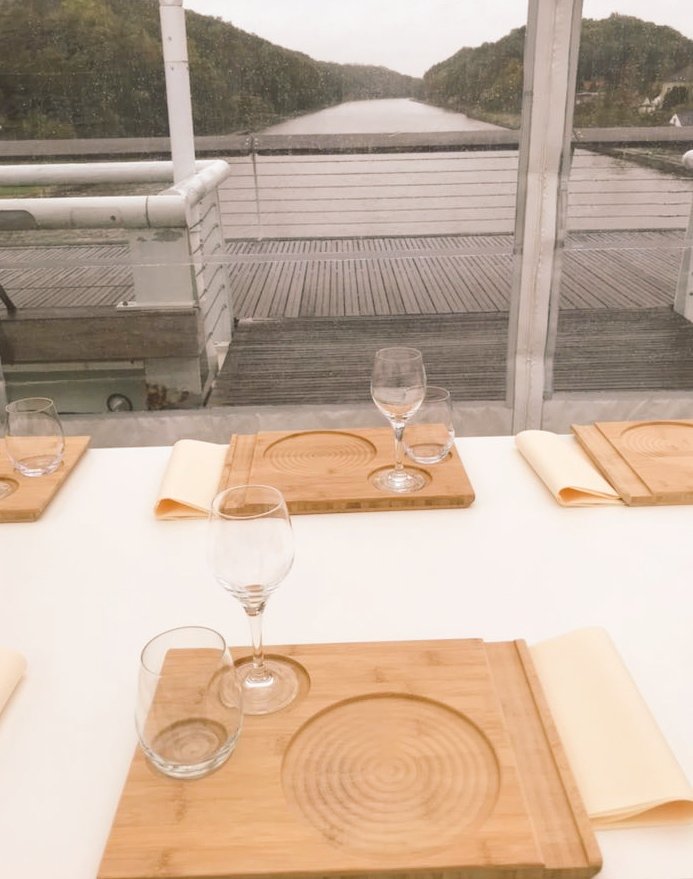 Met wie heb jij vanavond een tête-à-tète op de brug van Kanne? #bruggenbouwen #limburg