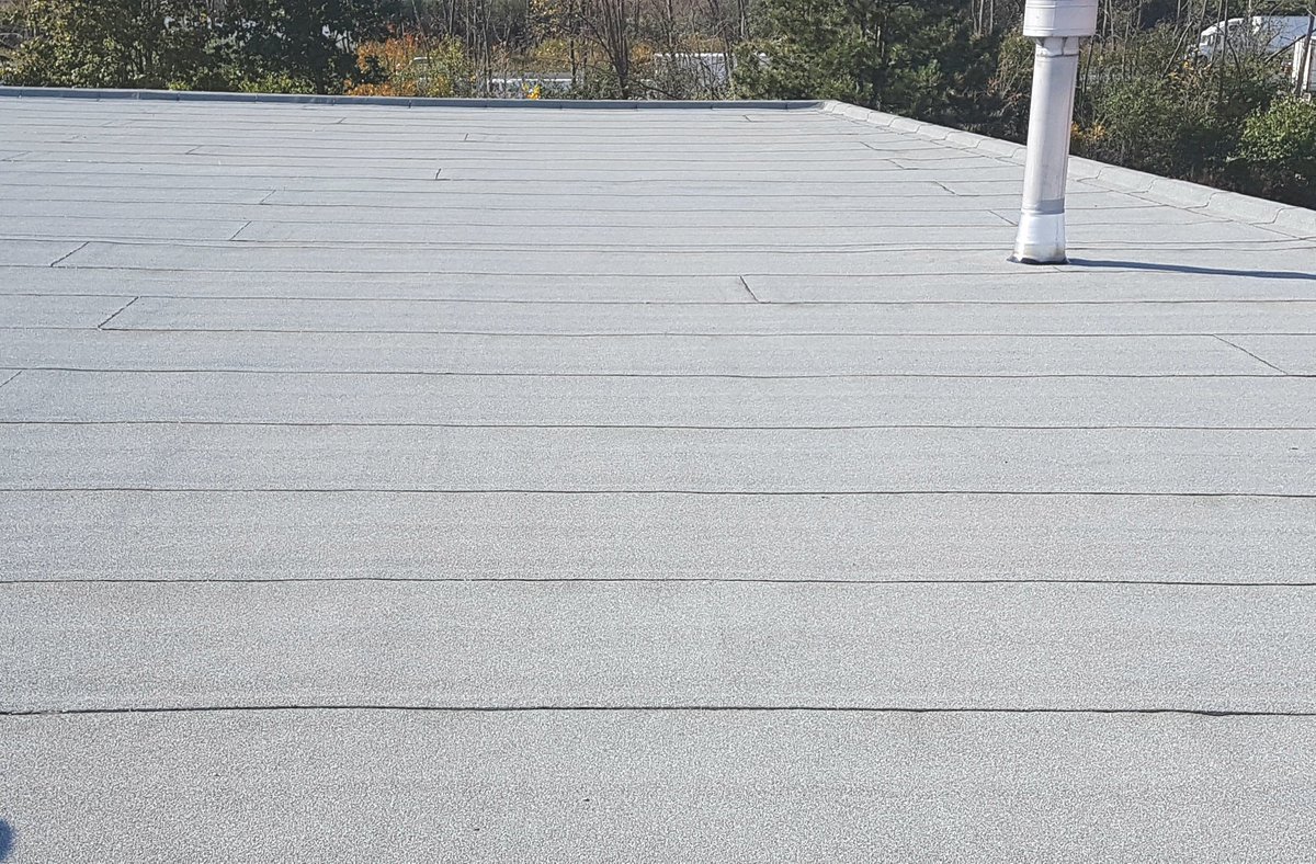 RoofcanToronto's tweet photo. Another completed job for another great customer with our great crew. #roofing #roofcan #modifiedbitumen #modbit #flatroofingtoronto https://t.co/SXtqWjPzcz