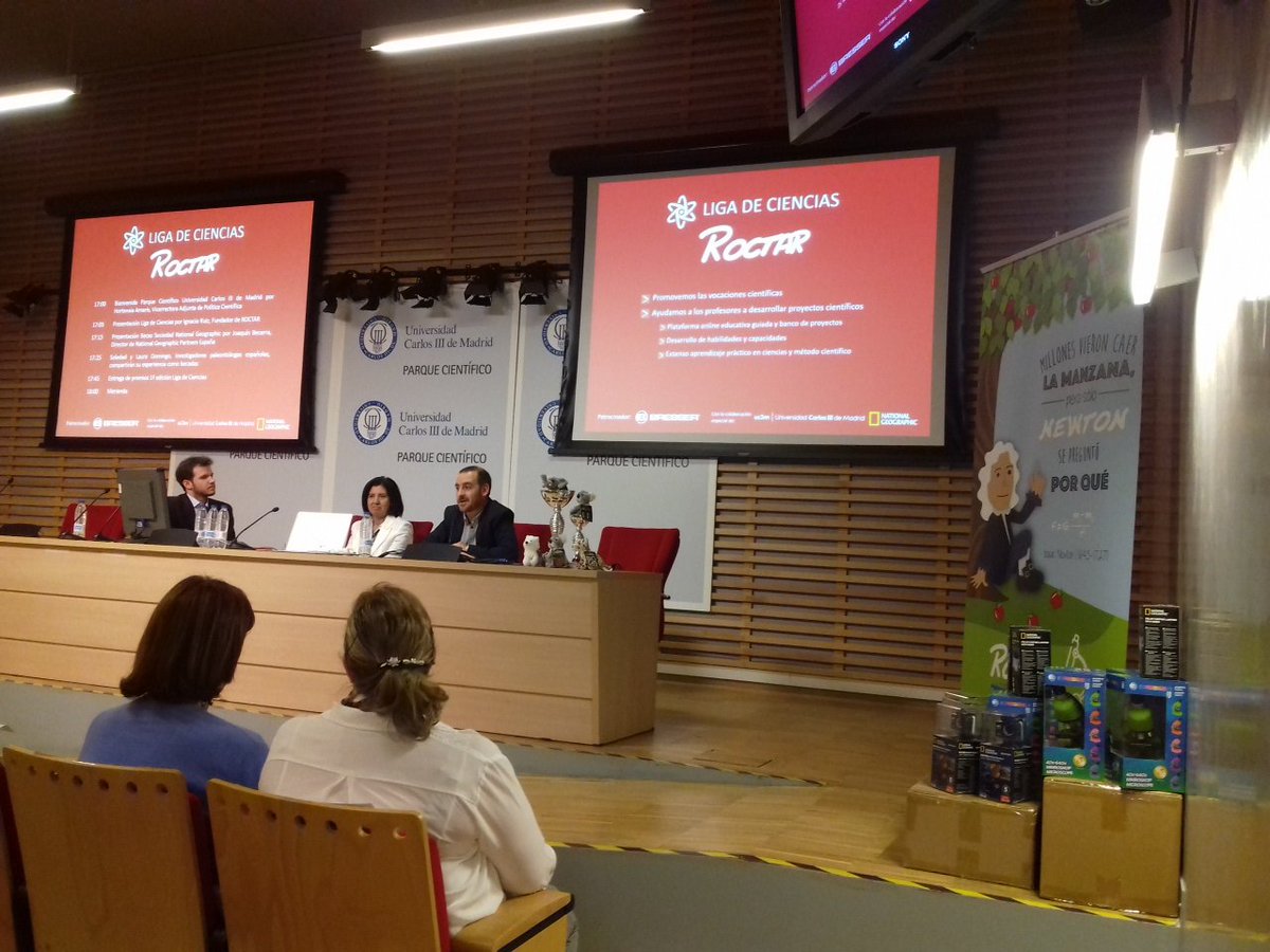 parqUC3M's tweet photo. Estos premios estan esperando ser entrsgados al IES ganador https://t.co/VHVxIfkxMr
