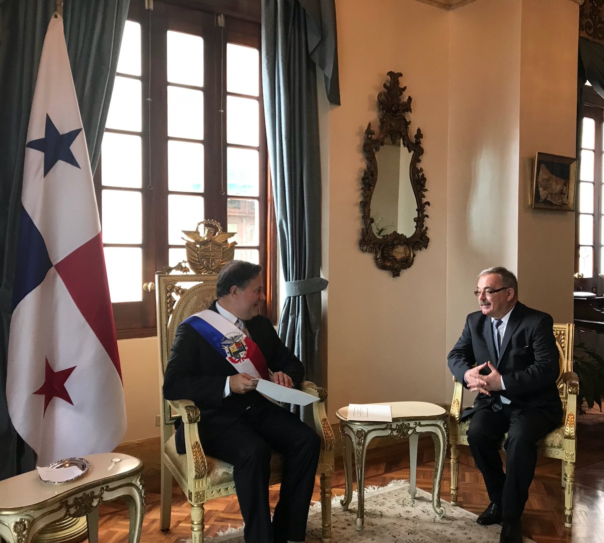hechos_panama's tweet photo. Pdte. @JC_Varela  y Canciler @IsabelStMalo  recibieron las cartas de credenciales de 8 nuevos embajadores que llegan nuestro país. https://t.co/rO8sGBqeun