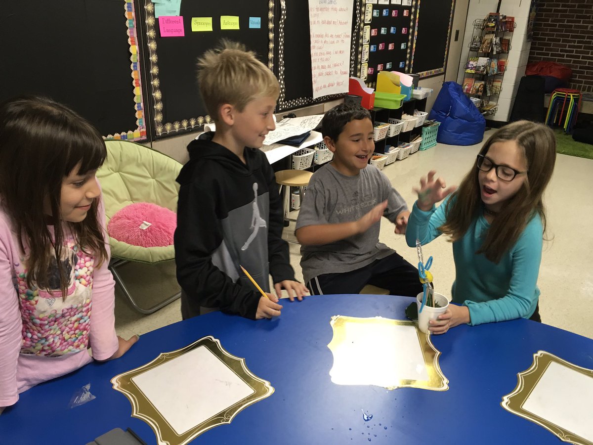 Ms_Ward_'s tweet photo. We created flowers to discover the parts and functions of plants! #engage109 #wal109 #wardwal109 https://t.co/DN3pqEHlRs