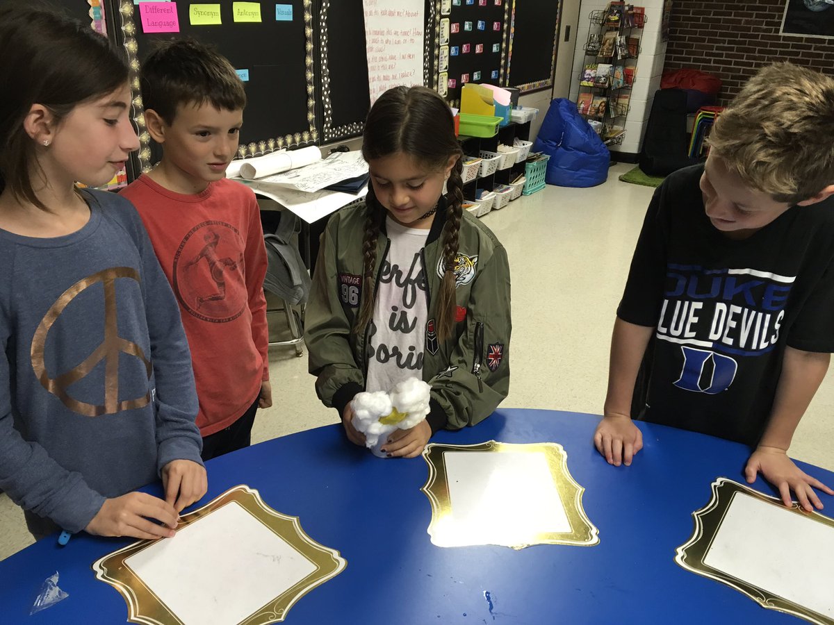 Ms_Ward_'s tweet photo. We created flowers to discover the parts and functions of plants! #engage109 #wal109 #wardwal109 https://t.co/DN3pqEHlRs