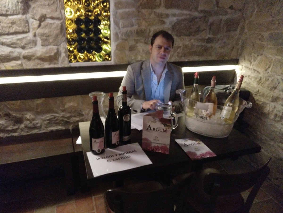 EmpresariosFEDA's tweet photo. En la Misión Comercial a #RepúblicaCheca, distribuidores e importadores checos conocen las bondades del vino manchego #FEDAInternacional https://t.co/TIQ1nzNMcR