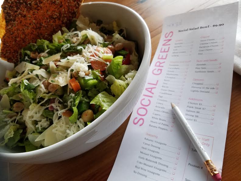 Embrace the freedom of choice during your lunch hour. Custom salads are on deck all week. 🌿