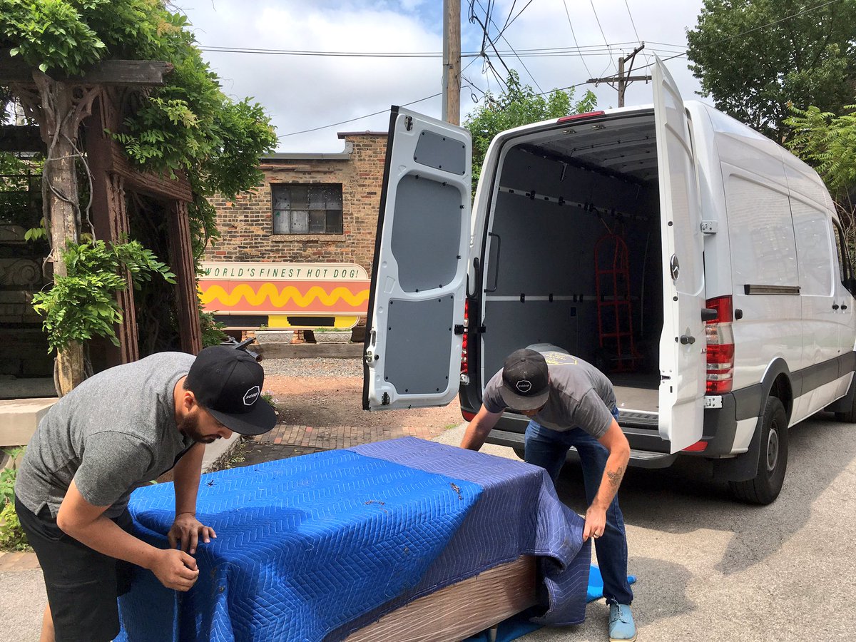 schlepit's tweet photo. Remembering the dog days of summer on this rainy autumn Chicago day. #worldsfinesthotdog #schlepit #TrustSchlep
#furnituredelivery https://t.co/fB3tZdQHFz