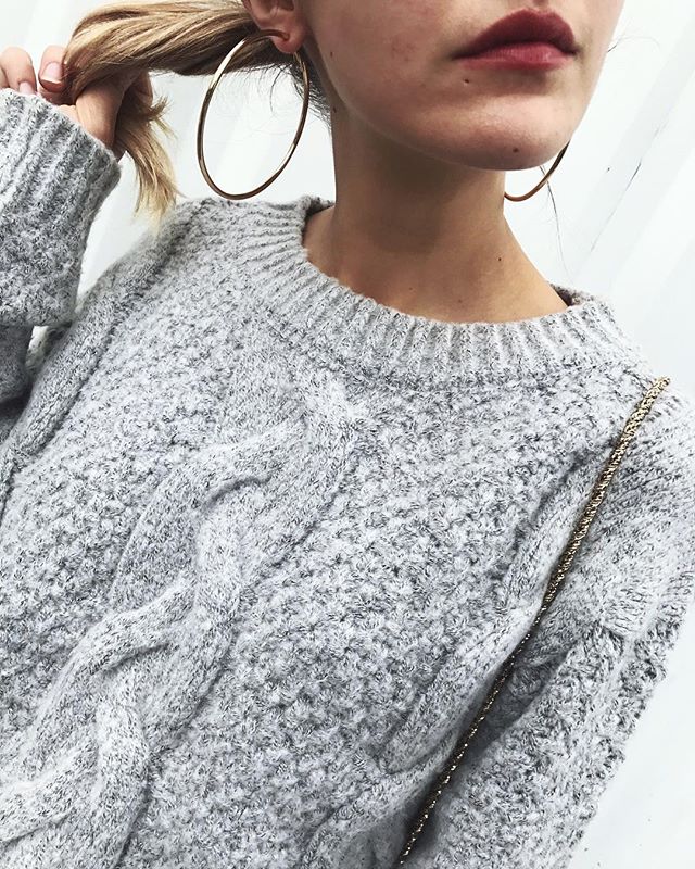 FollowMeByGemo's tweet photo. On adore voir nos produits portés par vous ! 😘 Le pull trop moelleux porté par Manon_Calleja sur #Instagram #ootd #outfitoftheday #outfit https://t.co/f5SogAh6rf