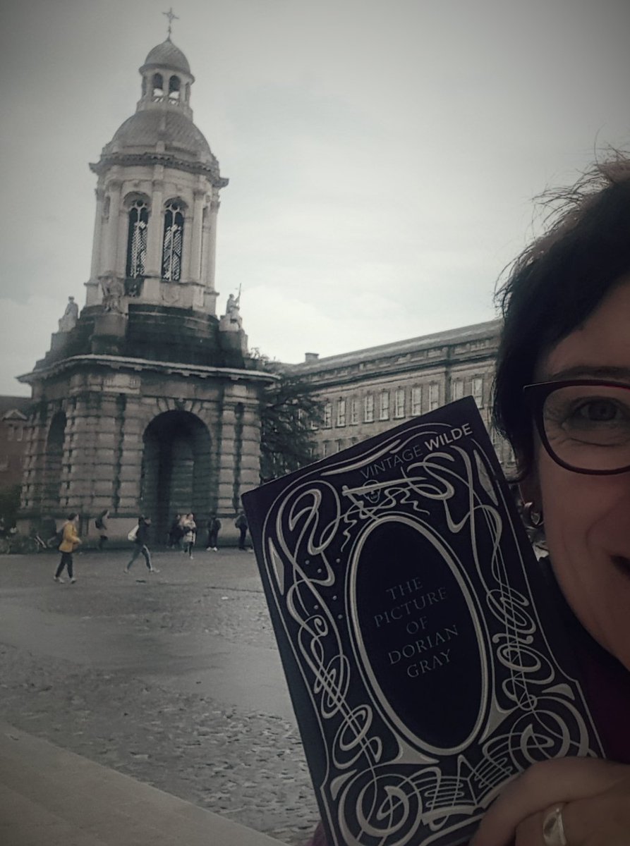 whereibean's tweet photo. Catching up on some reading at Trinity #vintageWilde #europeanselfie #Dublin #travelstories https://t.co/BX0MVkUavi