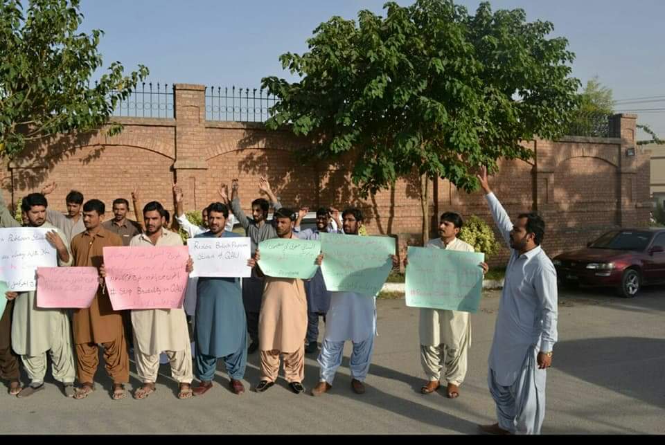 DSAlliance_'s tweet photo. Students gathered at peshawar press club and raised voice against police gardi in QAU.
El pueblo unido jamás será vencido ✊
#QAUStrike #RestoreExpelledStudents
#LetStudentsUnionize https://t.co/vUmcxxSmaI