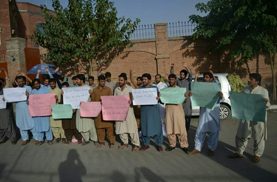 DSAlliance_'s tweet photo. Students gathered at peshawar press club and raised voice against police gardi in QAU.
El pueblo unido jamás será vencido ✊
#QAUStrike #RestoreExpelledStudents
#LetStudentsUnionize https://t.co/vUmcxxSmaI