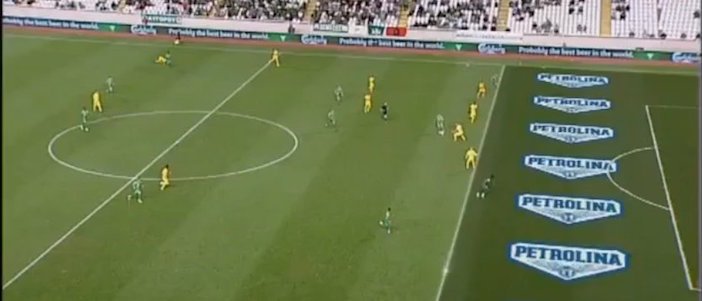 SPORTNEXT's tweet photo. In Cyprus vond dit weekend een noviteit op het gebied van sponsoring plaats; tv-kijkers zagen de 'buitenspelsponsor' https://t.co/MFtQY0CtKE https://t.co/hC5H2XxEII