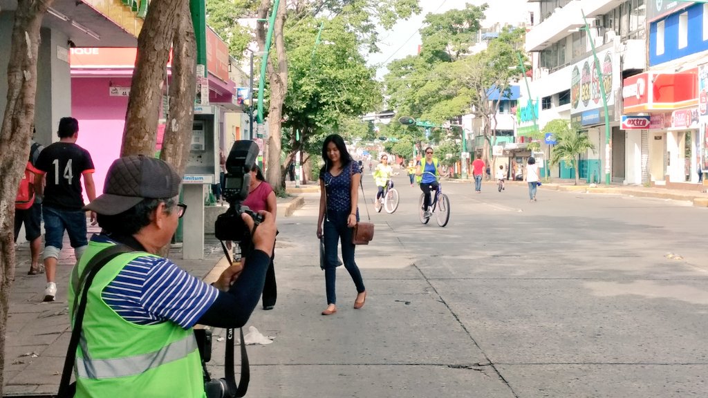 TuxtlaVia's tweet photo. ¡Este domingo 22 construimos ciudadanía en la Vía Recreativa!
Las mejores imágenes en nuestro álbum https://t.co/qat6BP7ICZ @CicloviasCRA https://t.co/KLvmsVw1vm