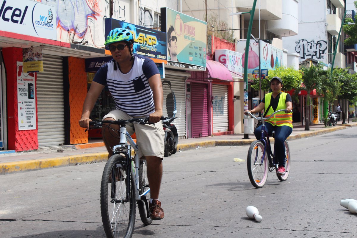 TuxtlaVia's tweet photo. ¡Este domingo 22 construimos ciudadanía en la Vía Recreativa!
Las mejores imágenes en nuestro álbum https://t.co/qat6BP7ICZ @CicloviasCRA https://t.co/KLvmsVw1vm