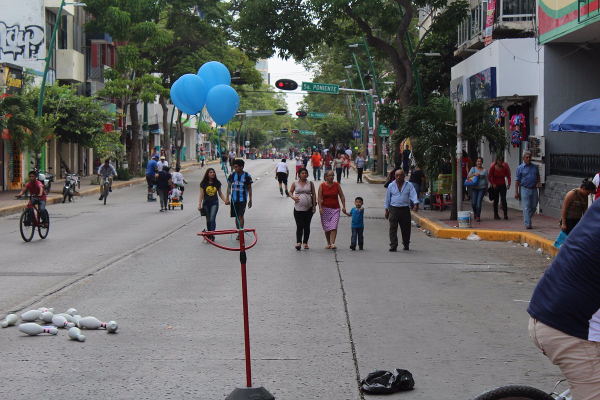 TuxtlaVia's tweet photo. ¡Este domingo 22 construimos ciudadanía en la Vía Recreativa!
Las mejores imágenes en nuestro álbum https://t.co/qat6BP7ICZ @CicloviasCRA https://t.co/KLvmsVw1vm