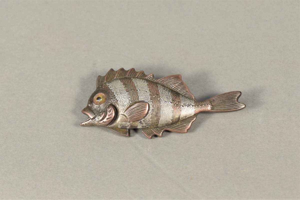 SteveSlyJapArt's tweet photo. Latest Arrival at Steve Sly Japanese Art - https://t.co/xmfkWXC1Cr - #edoperiod #fish #menuki #Stevesly #Japaneseworksofart #Antiques #Sword https://t.co/X1jW7k7VNk