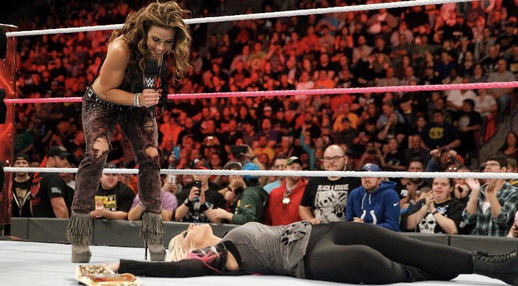 RashSovereign's tweet photo. @ReaIWWE @ActuaIWWE @ActuaIUniverse @RedefiningAnEra – way she could possibly think of, does she not remember who brought her back here. It's no surprise that any of you envy me. https://t.co/VqS0JLstc1