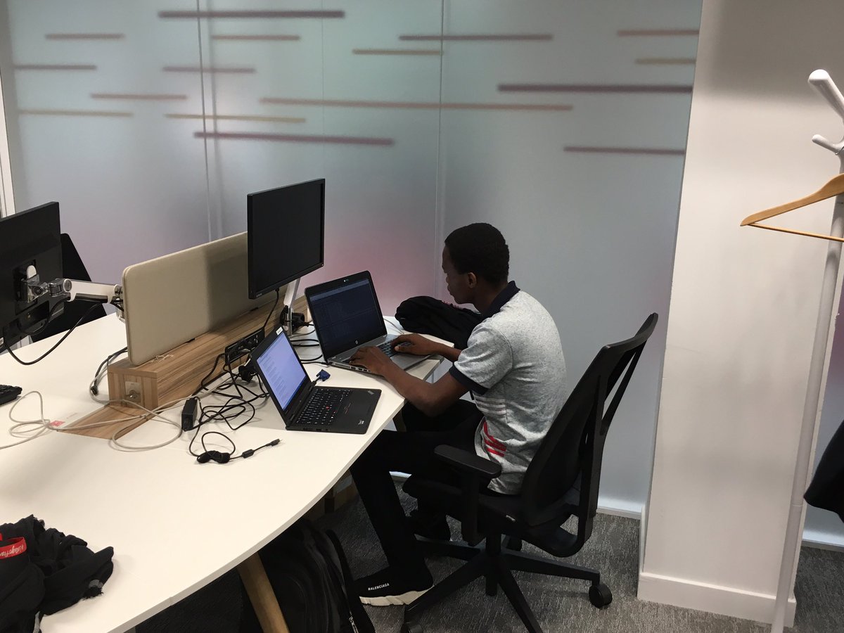 GBradamantis's tweet photo. @irys_gbess gagnant du #HackerLab2017 fait ses premiers pas au sein de l'équipe cyber sécurité @PwC_France @Benin_Numerique https://t.co/6LIW3PMd5X