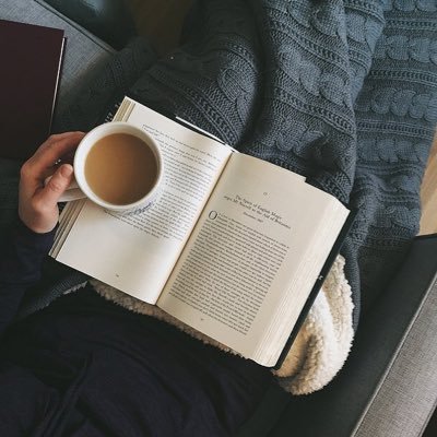 عـامـل النـاس وكـأنـك تتصـفح كتـاب .. تتجـاهـل السخـيف .. وتمـزق السـيء .. وتتـوقـف عنـد الأجمـل .☺!#مساء الخير