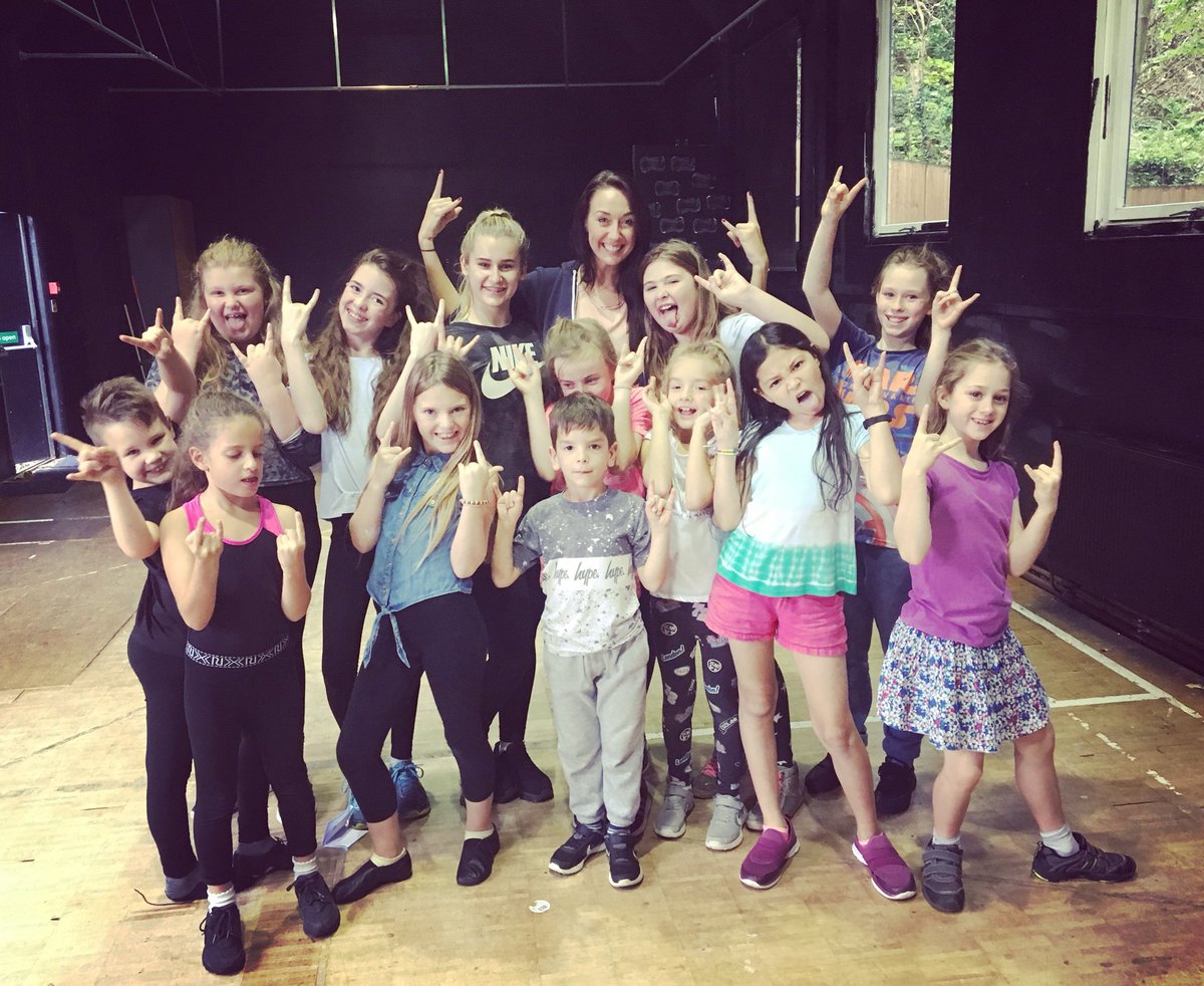 AspiretoPerform's tweet photo. What an amazing workshop with @lisammathieson today!!! 
Thank you 😘
#WeWillRockYou🎸
#AspireToInspire https://t.co/bw8k2qvI1C