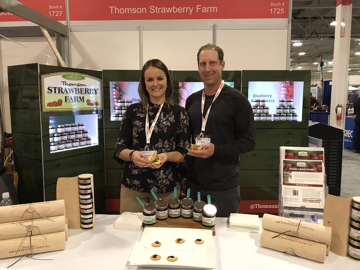 foodsbynature's tweet photo. Northern Ontario is ready for grocery stores  🧀🍓 #GICshow2017 @ThornloeCheese @ThomsonFarms @FoodlandOnt @NOFIA_Agri #northeats #local https://t.co/lzliEhRsWB