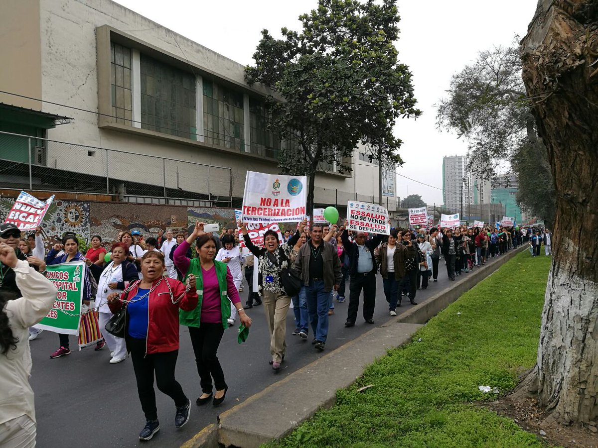ISP_Peru's tweet photo. @FedCut y Coalición Sindical @EsSaludPeru se movilizan. @canalN_ @larepublica_pe @RPPNoticias @exitosape @willaxtv https://t.co/BxeSxp6axM