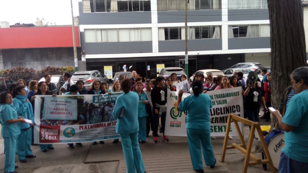 ISP_Peru's tweet photo. @FedCut y Coalición Sindical @EsSaludPeru se movilizan. @canalN_ @larepublica_pe @RPPNoticias @exitosape @willaxtv https://t.co/BxeSxp6axM