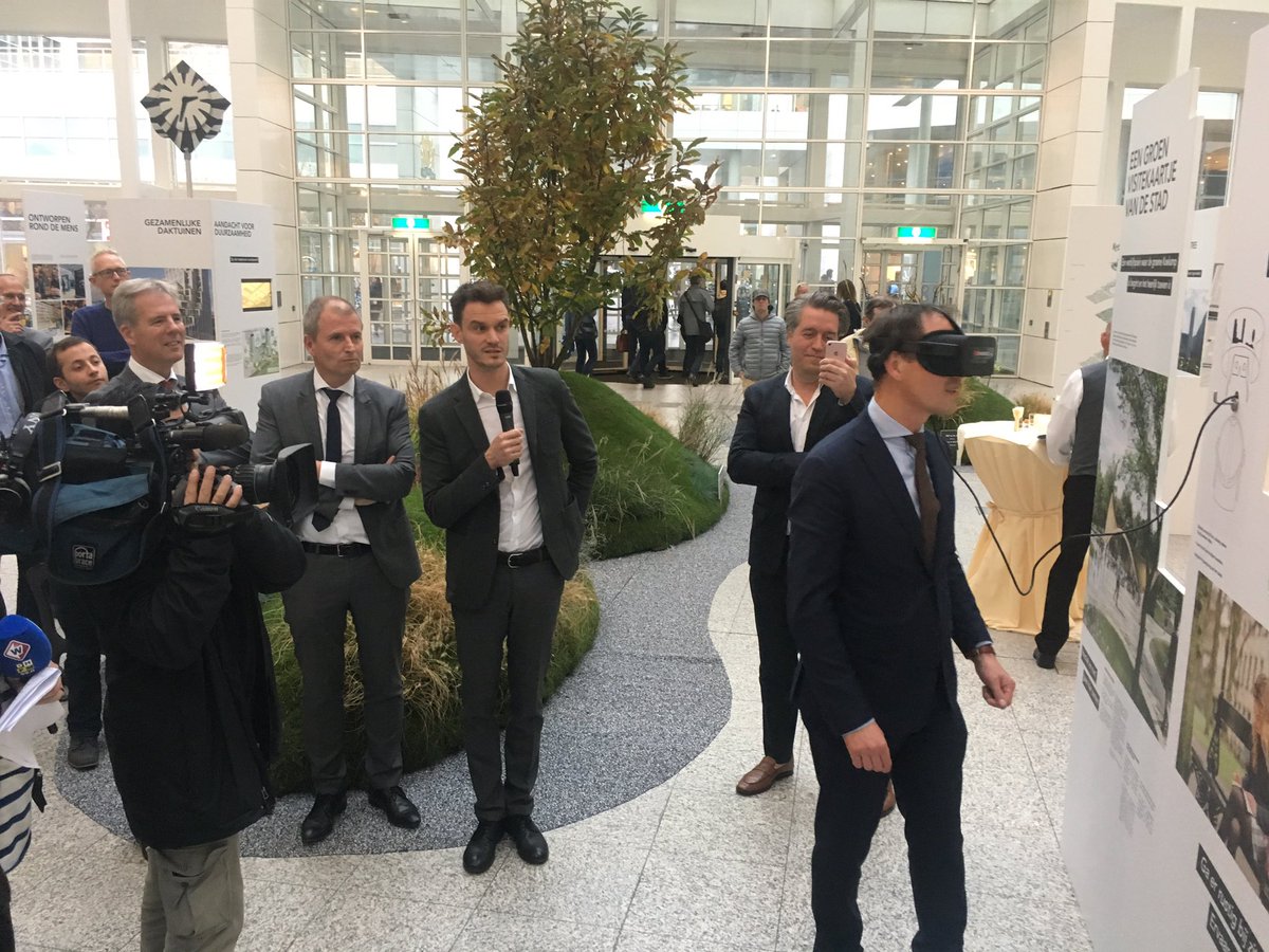 Net als wethouder Boudewijn Revis met VR-bril in 3D over het toekomstige KJ-plein in Den Haag lopen? Dat kan t/m 17 nov! #Synchroon #Amvest