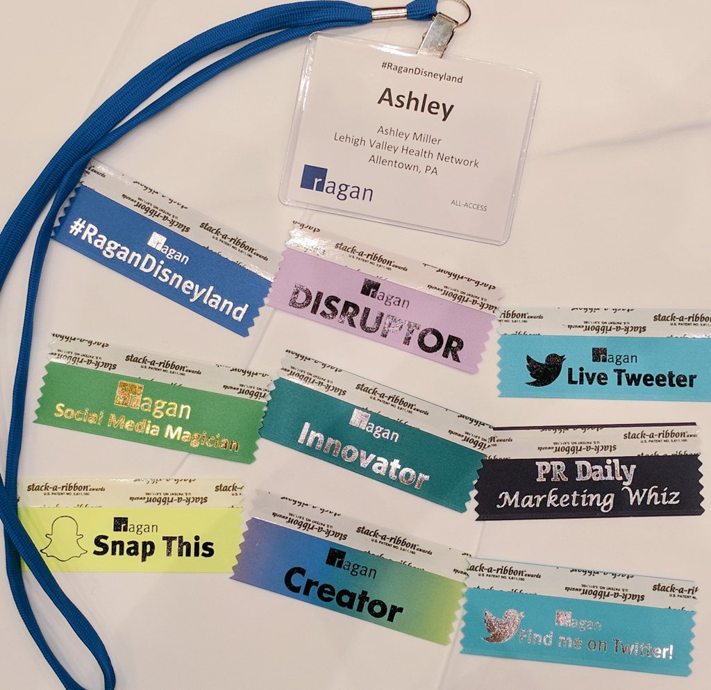 Ashley8053's tweet photo. So many options! #RaganDisneyland #SocialMedia #SocialMagician #SnapThis https://t.co/J04dKtpyTH