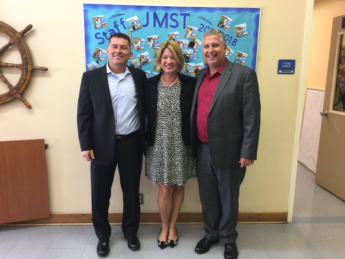 drdchristiansen's tweet photo. Go Mariners!  Text-based reading &amp; writing at Jupiter Middle School of Technology pbcsd Supt_Avossa https://t.co/Lmv3qdfOmk