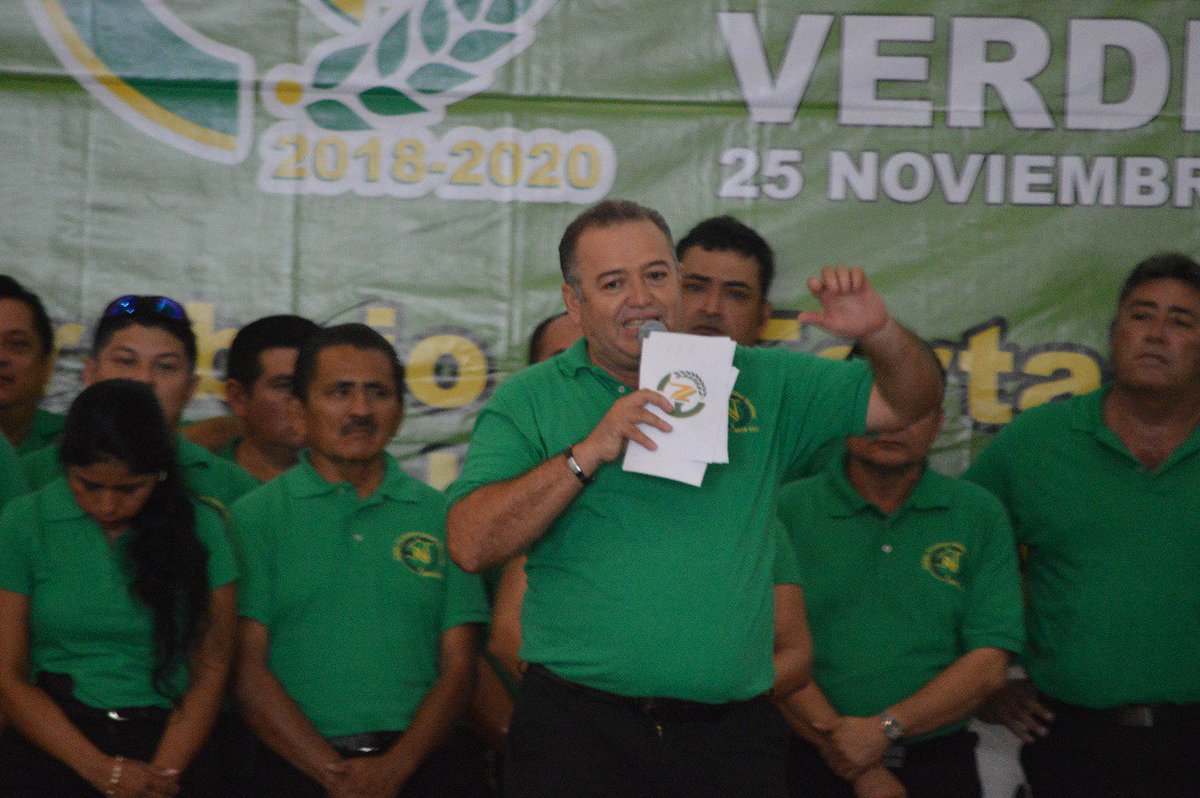 espinosapaco's tweet photo. El aspirante de la planilla verde @Erasmoabelar plantea servicios médicos gratuitos para taxistas y familias @TaxistasCancun https://t.co/W0GMg3skXP