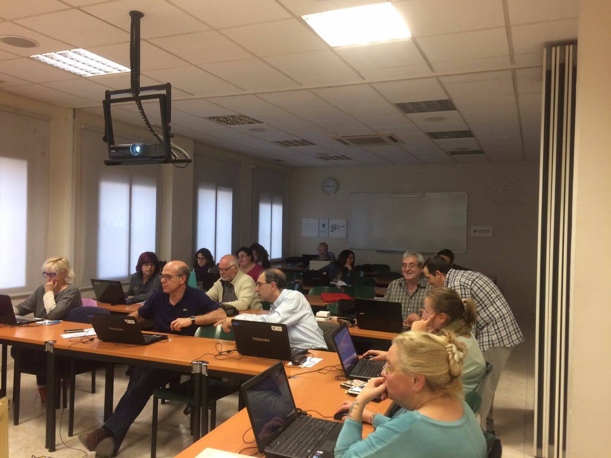 AESB_Barbastro's tweet photo. #ActivaTuTalento2017: Ya en marcha el curso de "Google Drive" en la sede de la #AESB. ¡Todo un éxito! #barbastro #emprendedores #empresas https://t.co/QRpZZIIY26