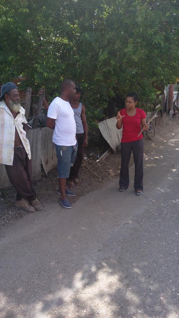 TanishaMill2012's tweet photo. ECC PON DI CAWNA will be on King Street. We are there interacting with parents @tkmsingh @karlenedesland1 @HMEReid @mcdonaldrachael https://t.co/Jvrs4wNbs7