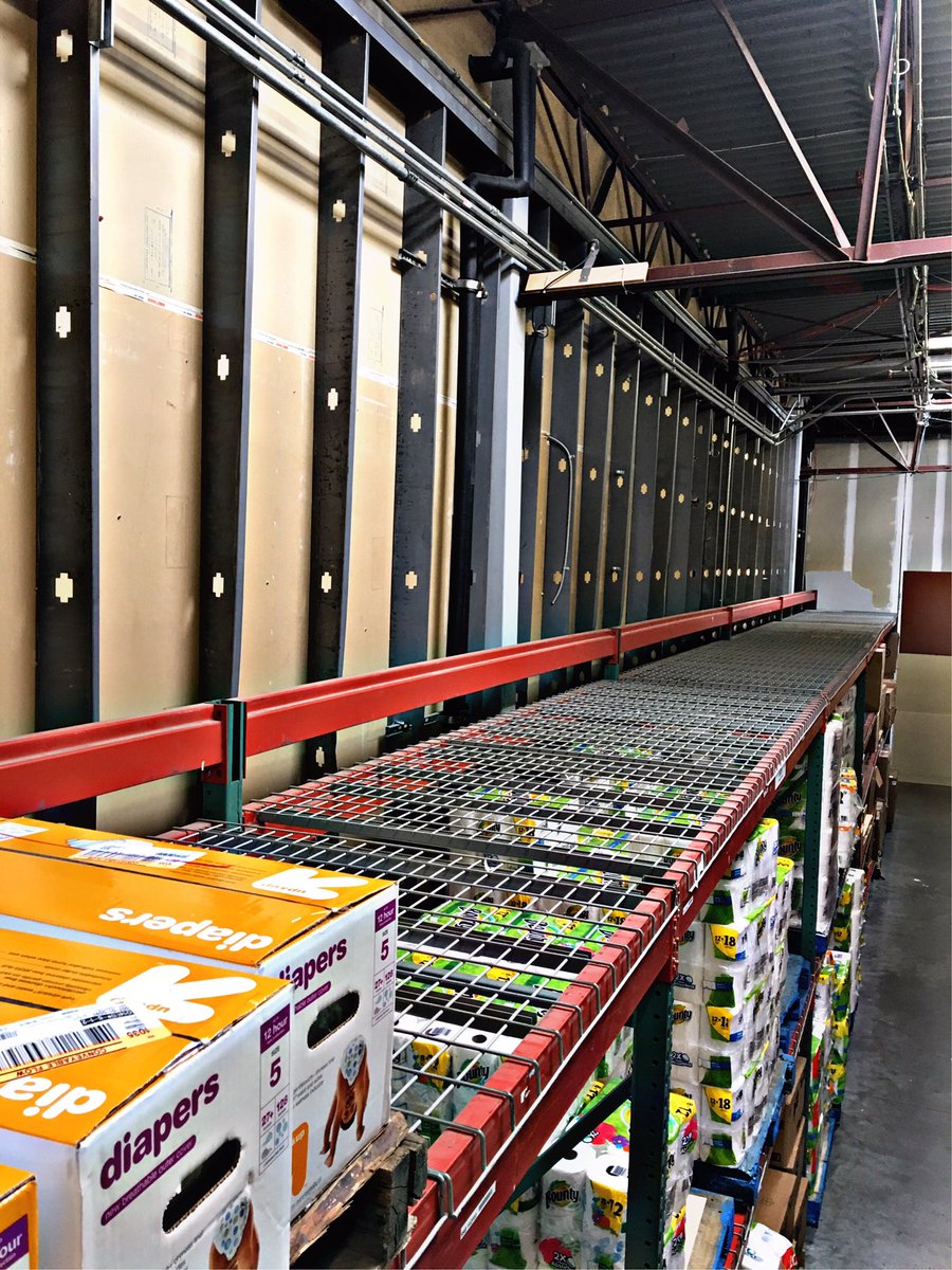 CoryHofmeister's tweet photo. Paper ⬇️ Plastics ⬇️ Bulk ⬇️ Bring on the 🎄 because 1035 is Ready! @bhorn75 @ContrucciJoe #emptysteel #👢camp https://t.co/eZHeRUVgqR