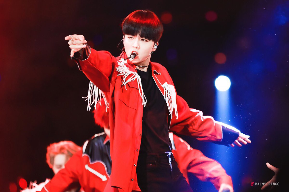 BeRingo1123's tweet photo. 171022 부산BOF 
비춰줘 날 환히 비춰줘 🎇
#SF9 #에스에프나인  
#영빈 #YOUNGBIN #ヨンビン
@SF9official
#OSoleMio https://t.co/pJBBKKRhTK