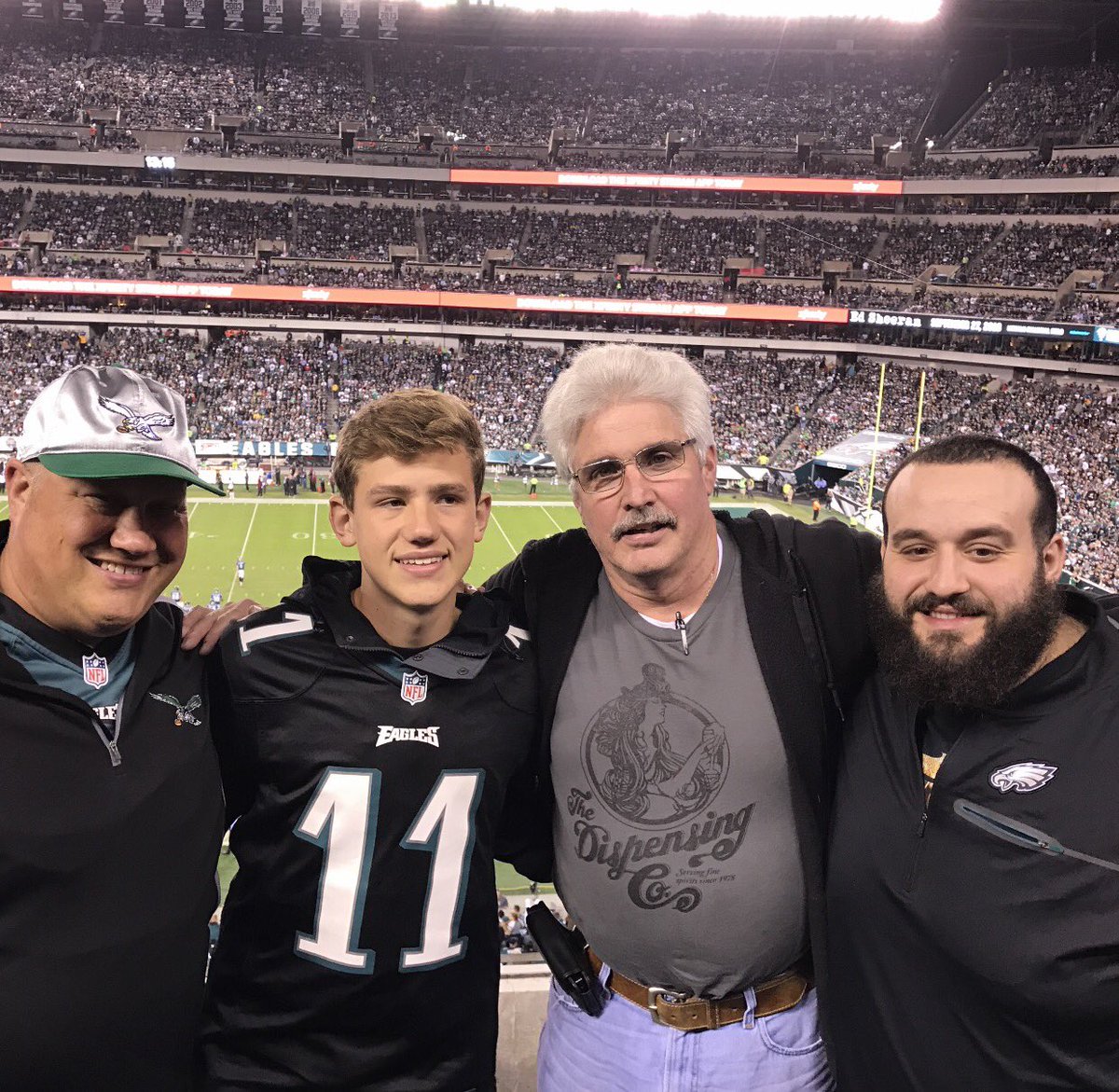 KennyM61's tweet photo. 3 @Eagles fans and a Skins fan !
#FlyEagelsFly #Dipco https://t.co/VCHRfOAycT
