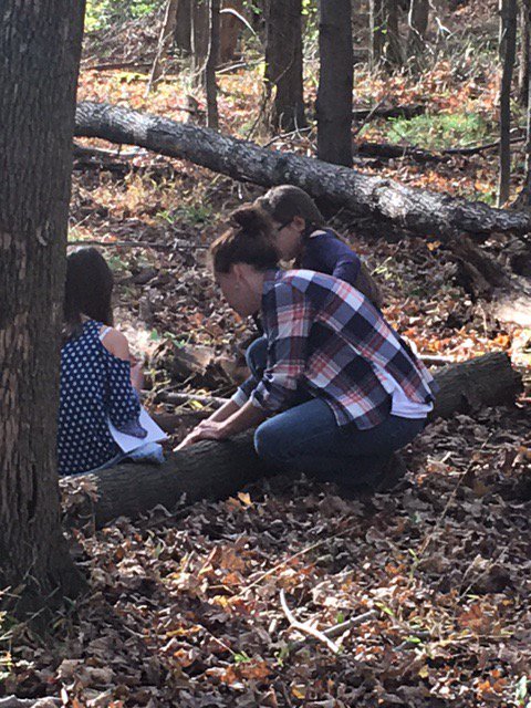 evergreen1780's tweet photo. A quiet teaching moment during our After-school Program for middle school students. #acpschools, #evergreenstem https://t.co/FbQs028rAe