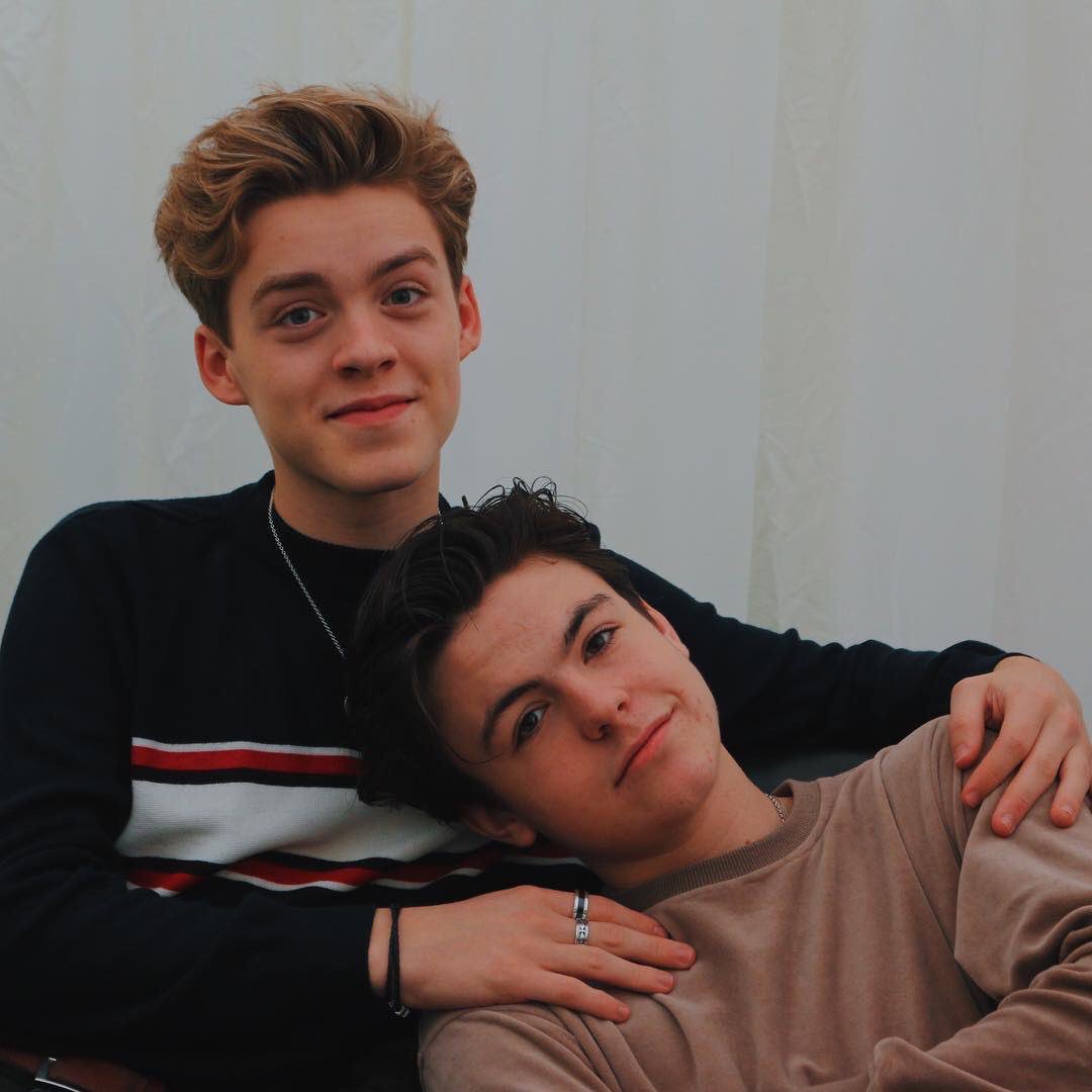 xcourtneyx1998's tweet photo. All i want is someone to take cute pics with like jeff and audrey https://t.co/cAl5dQlXC5