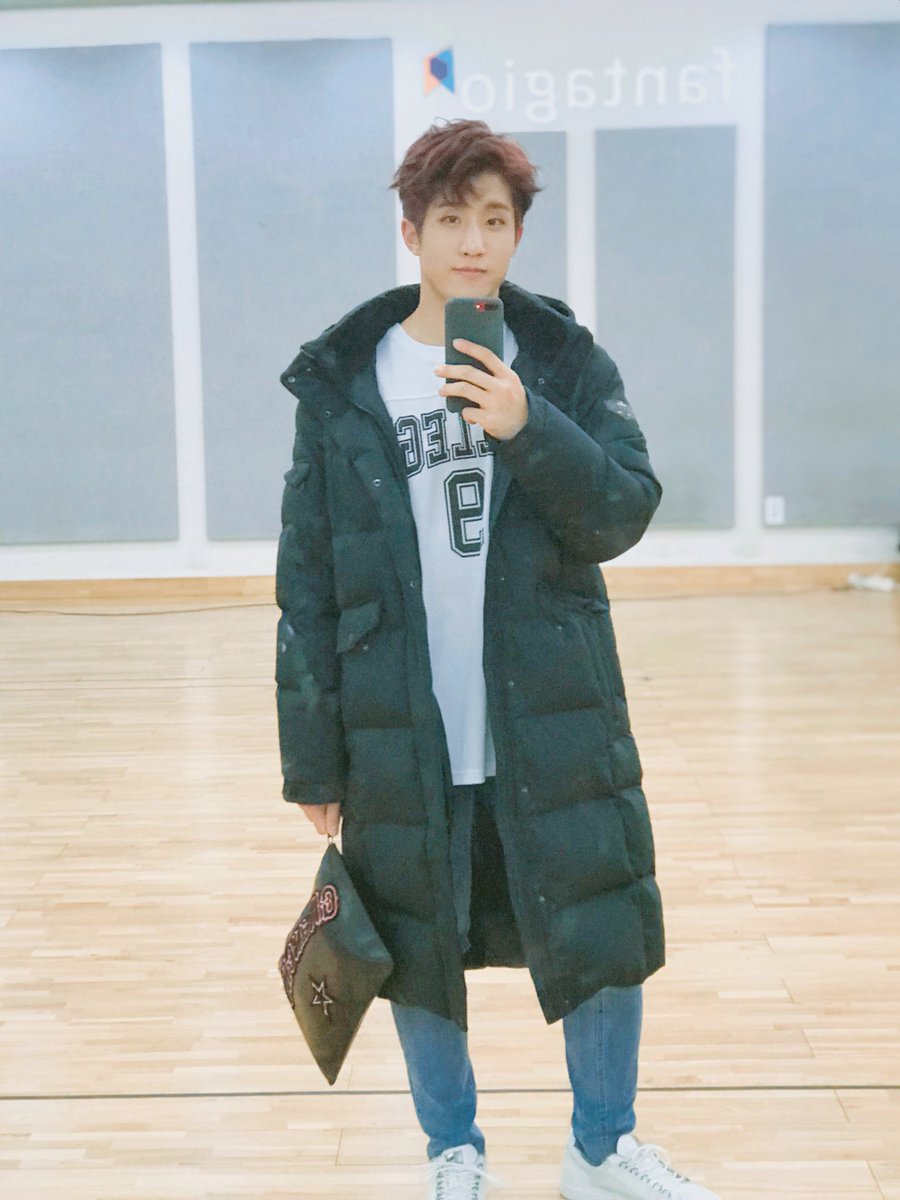 offclASTRO's tweet photo. 여러부운 노래가 어떠신가용~!?ㅎㅎ 
그동안의 스포도 눈치채셨나용!?ㅋㅋㅋㅋ 
#아스트로 #스포요정들 #노래 #조으다 #그쵸? #BARAM https://t.co/jPDdLHF8hX
