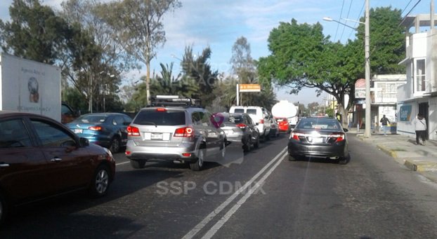 OVIALCDMX's tweet photo. Carga vehicular que avanza registra #Av412 de Av. 608 hacia Av. José Loreto Fabela. https://t.co/nA3ITyRvoO