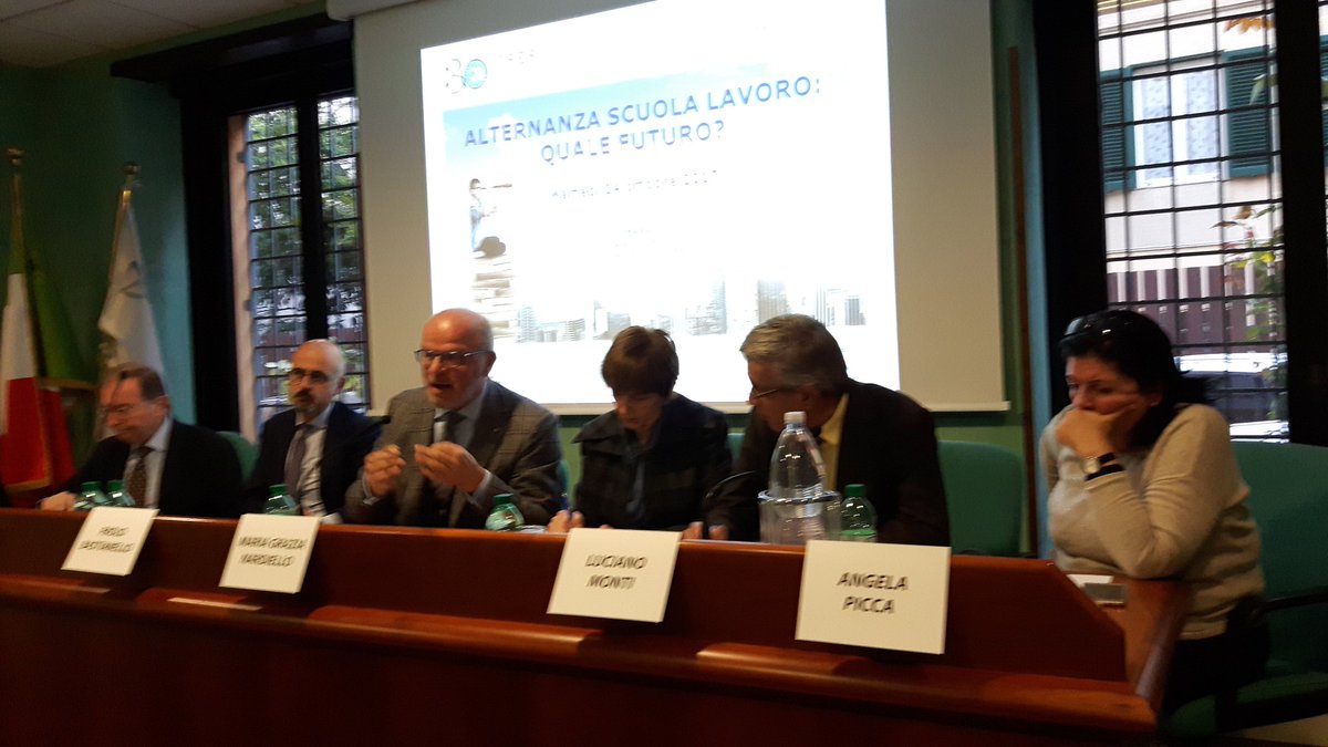 Federmanager's tweet photo. Inizia la tavola rotonda #buonalternanza: alleanza tra scuola, manager, imprese https://t.co/wrAuTroMUR