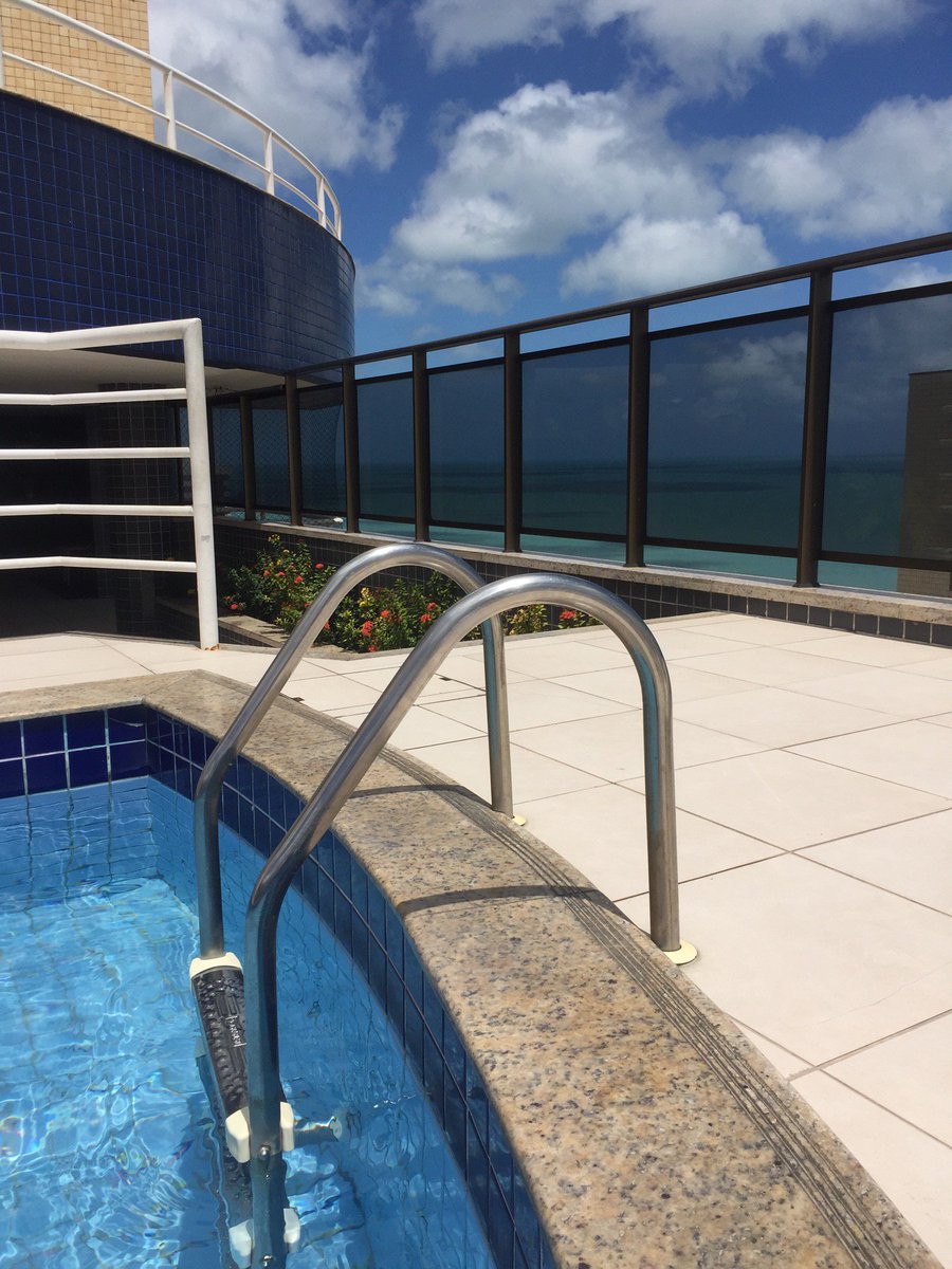 I'm at Piscina Terraços Do Atlântico w/ <a href="/evaguten/">Evelin #SOUBETA</a> @elisaberry <a href="/lcianasol/">Luciana Ramos</a> swarmapp.com/c/8SzRLweQo2J