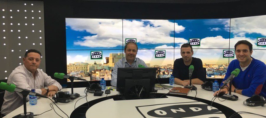 OndaCero_es's tweet photo. Policías y Guardias Civiles piden la equiparación de los salarios entre los cuerpos de seguridad @Juliaenlaonda https://t.co/EWkLySAjbO https://t.co/LpmrDJEOtQ