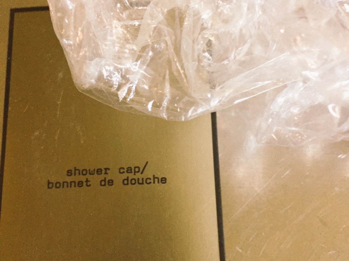 GreggBrownTO's tweet image. Travel hack: When you pack, use hotel shower caps on your shoes to prevent clothes from getting dirty! #travel #packinghack #change