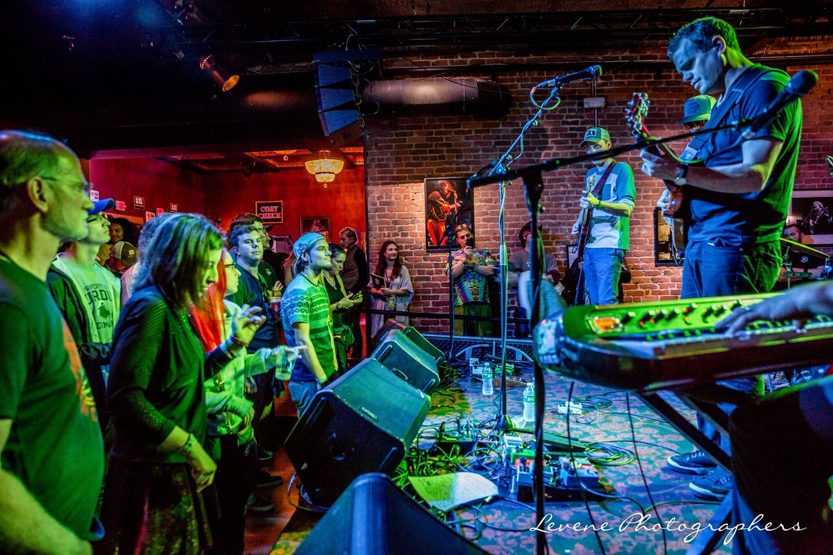 VIPMcGee's tweet image. A few intimate photos from the umVIP private show this weekend. It ROCKED.