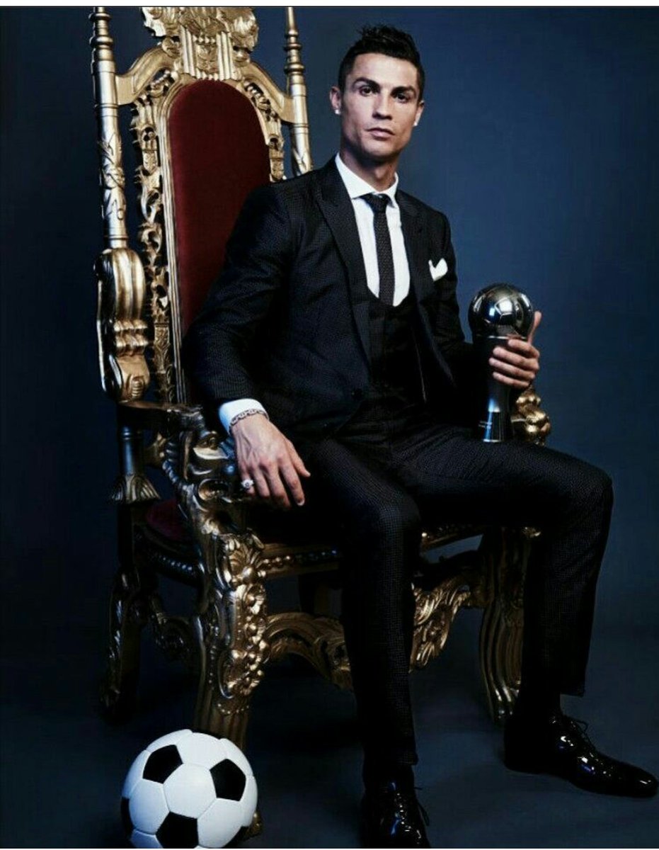 Roxys_bell's tweet photo. pero sigo siendo el #Rey ... @Cristiano  #TheBest https://t.co/IZIfwC2XwH
