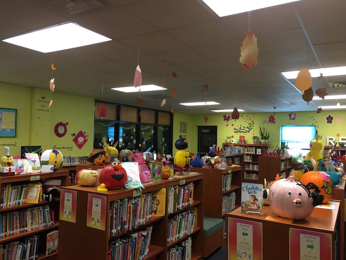 WoodElem's tweet photo. Student led conferences begin tonight! Don't forget to bring spare change to vote for your favorite library pumpkin! #woodwows #wayschools https://t.co/LOSwMlZQwV