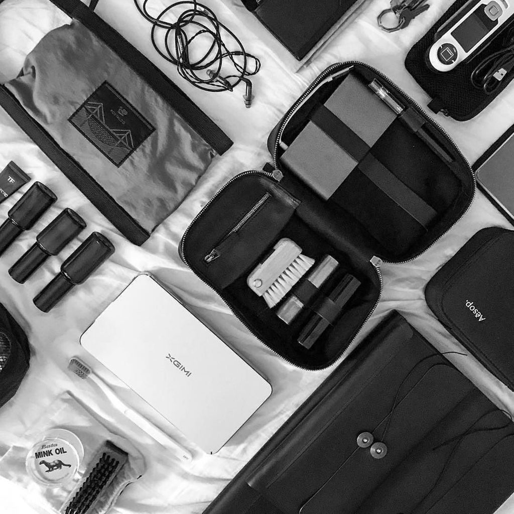 Thisisground's tweet photo. This is called: Efficient Business Trip Set via @noostudio showcasing our Tech Dopp Kit in the middle #techdoppkit2 https://t.co/JhngtqrvF8 https://t.co/mREIgryBPk