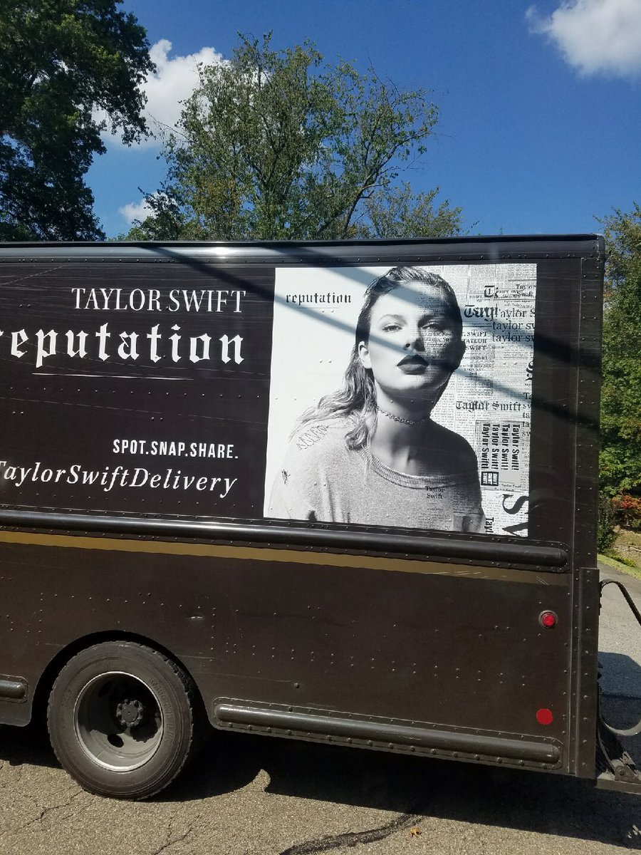 RobyneBarber's tweet photo. @taylorswift13 Even my husband knows the importance of #TaylorSwiftDelivery which is why I get constant pictures like these #bestbae #promo https://t.co/AWb8DqJxdh